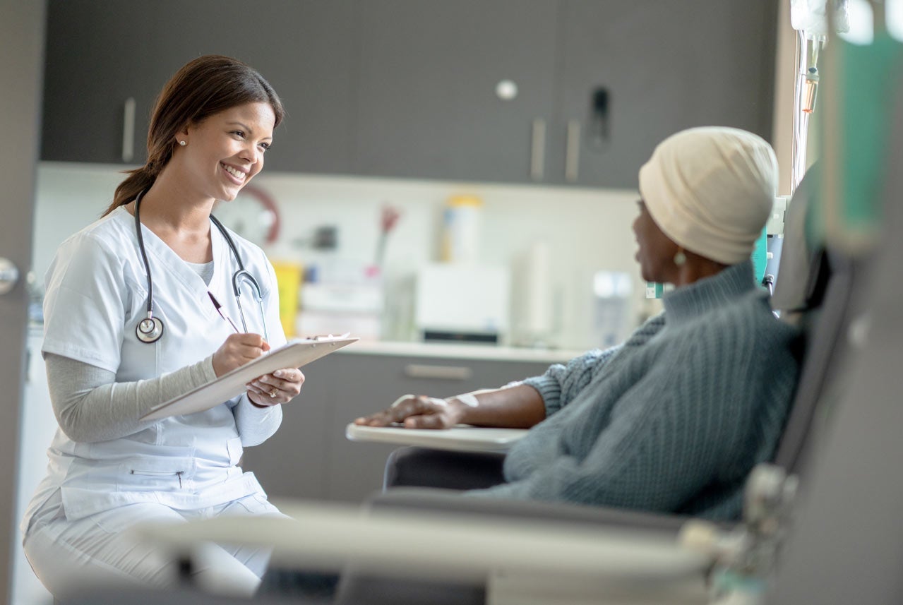 Talking over cancer treatment with nurse
